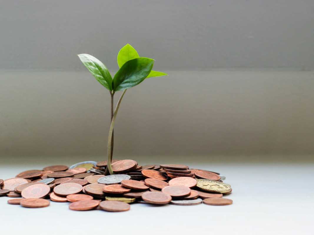 Easy Ways to Invest Spare Change Through Micro-Investing Apps