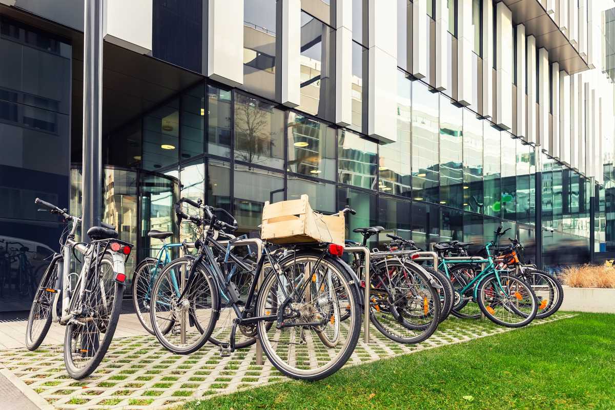 How to Cut Down on Transportation Costs as a College Commuter